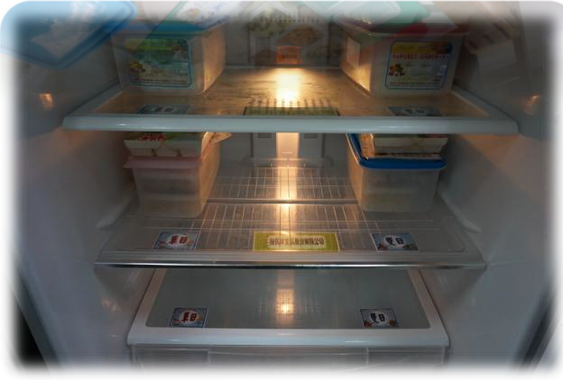每日將午餐檢體放入專用冰箱保存48小時